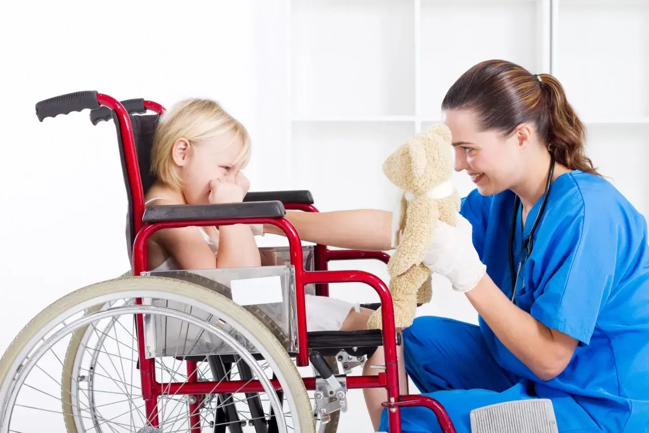 SMA - objawy, diagnostyka, leczenie i opieka ortopedyczna