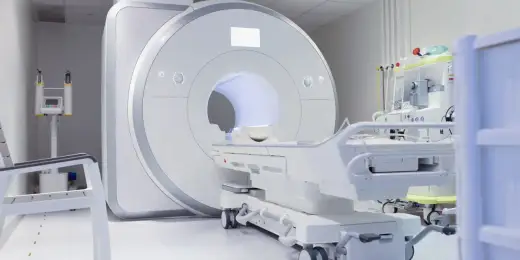 Rezonans kręgosłupa prywatnie - ile kosztuje i co podbija cenę?